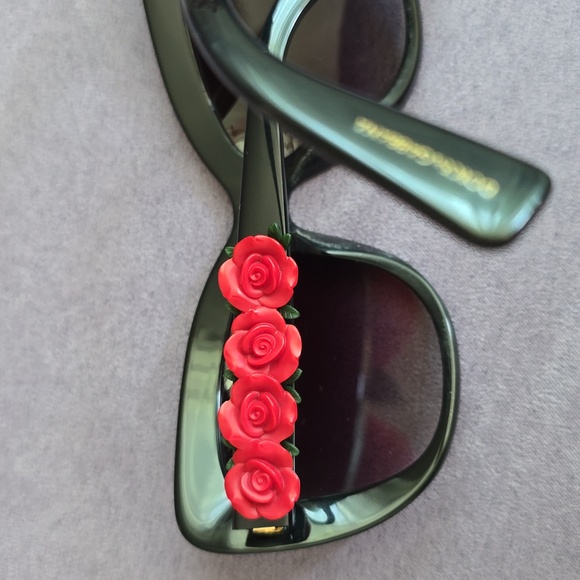 Dolce&Gabbana DG4252 Sunglasses. Black with Red Rose